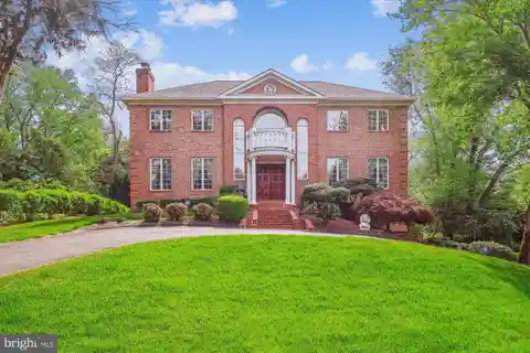 Upgraded Home in the Cedars of Mclean
