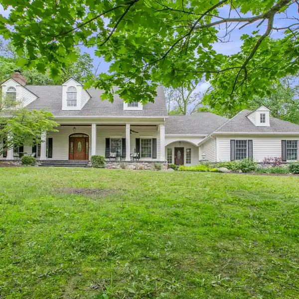 STATELY SOUTHERN CAPE INSPIRED HOME