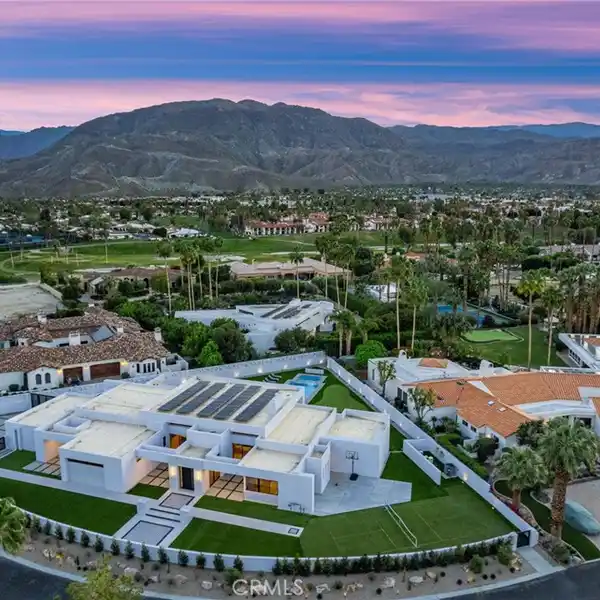 MODERN LUXURY IN PRESTIGIOUS CLANCY LANE ESTATES