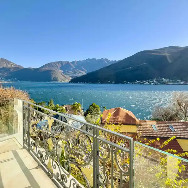 HIGH-END HOME WITH BREATHTAKING LAKE VIEWS