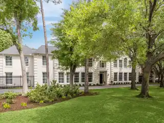 Sprawling Property in a Prestigious Community