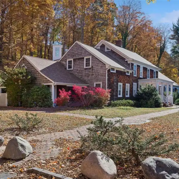CHARMING COLONIAL ON 1.3 ACRES