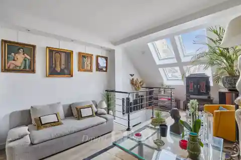 Designer-renovated Duplex in Prime Location