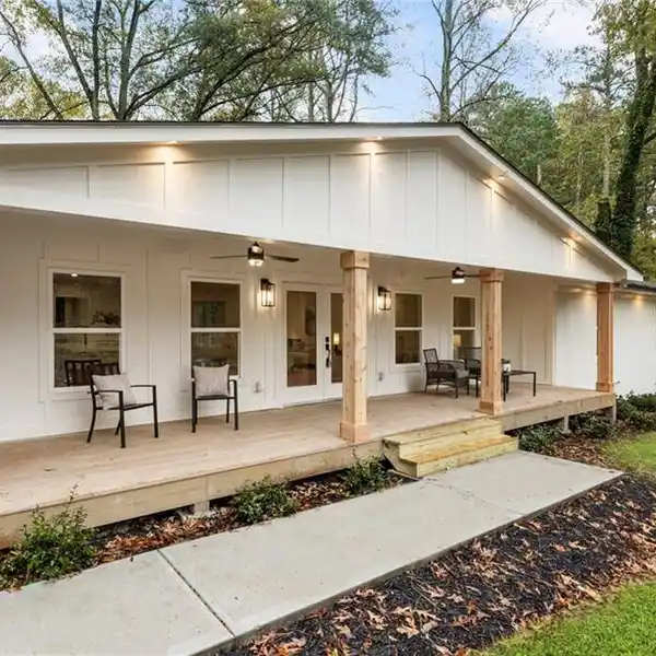 RANCH STYLE HOME WITH OPEN CONCEPT AND GOURMET KITCHEN