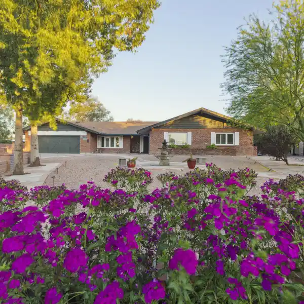 BEAUTIFUL CUL-DE-SAC COUNTRY CLUB HOME