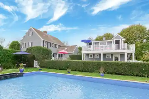 Beautifully Renovated Four Bedroom Farmhouse for Rent