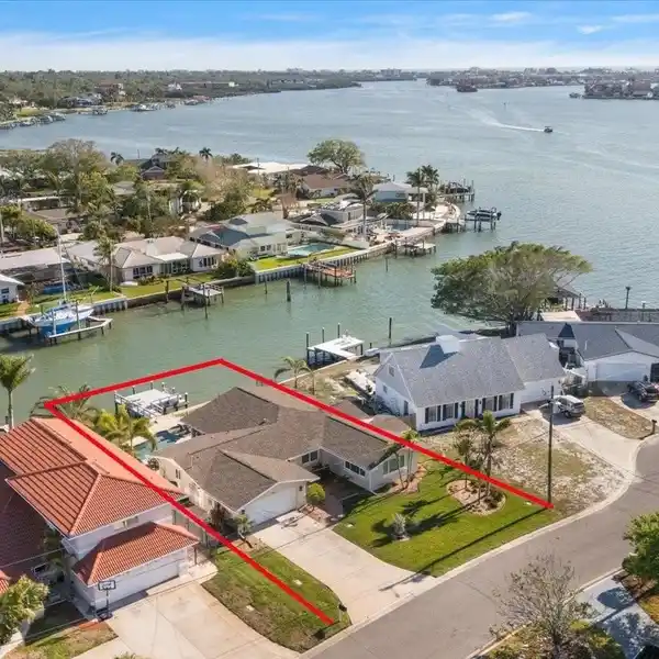 IMPECCABLE HARBOR HILLS HOME