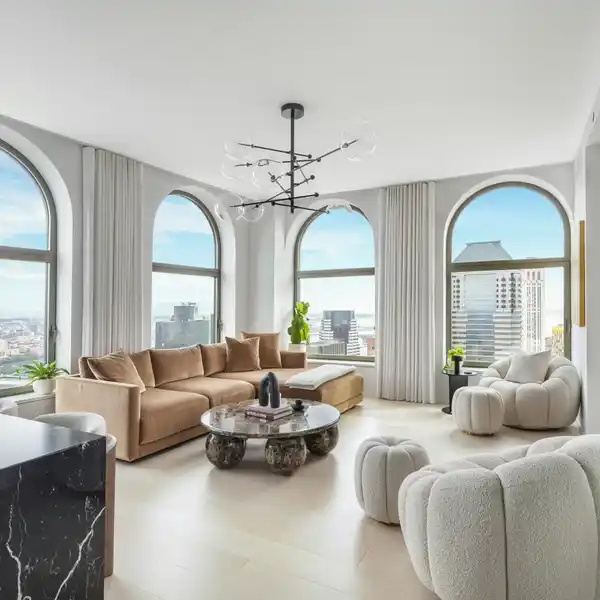 OVERSIZED CORNER ONE BEDROOM HIGH-FLOOR RESIDENCE