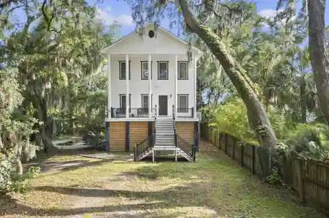 Rare Low Country Retreat Near Downtown