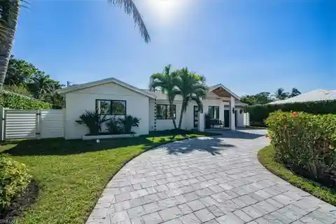 Charming Ranch Style Home in Lake Park