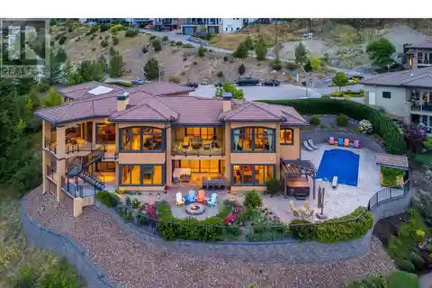 Tuscan-Inspired Casa Loma Estate