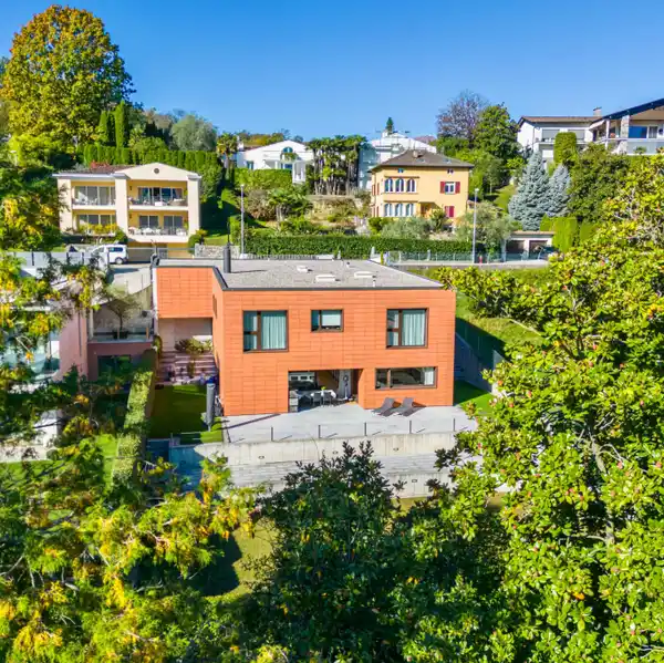 ELEGANT LIVING WITH CUTTING-EDGE TECHNOLOGY