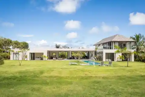 Superb Contemporary Villa