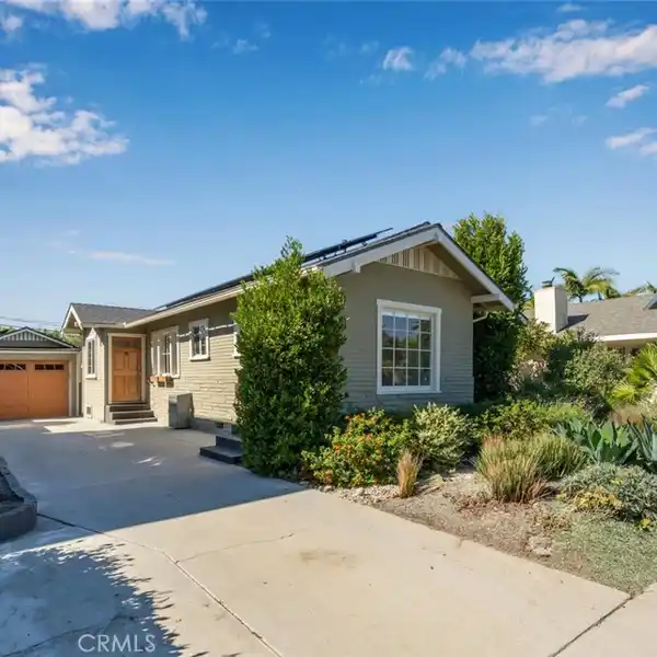 ROSE PARK ESTATE WITH ADU AND PRIVATE DRIVEWAY