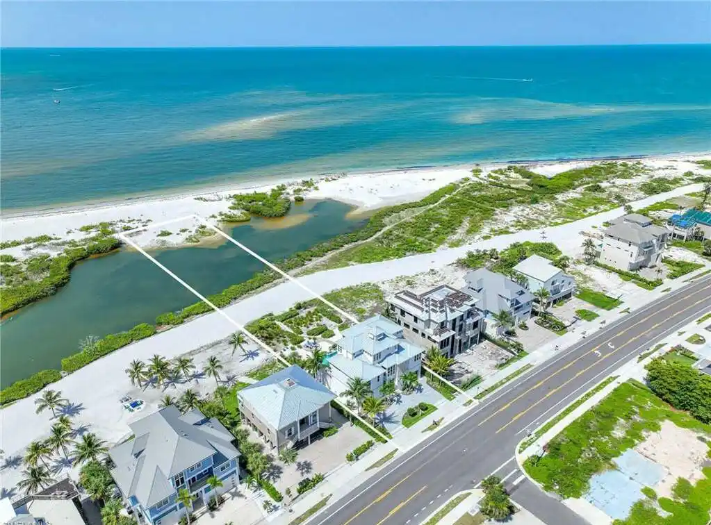 Newly Remastered Coastal Living Custom Pool Home