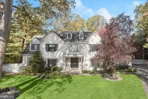 Timeless Colonial with Palladian Windows & Built-Ins Throughout