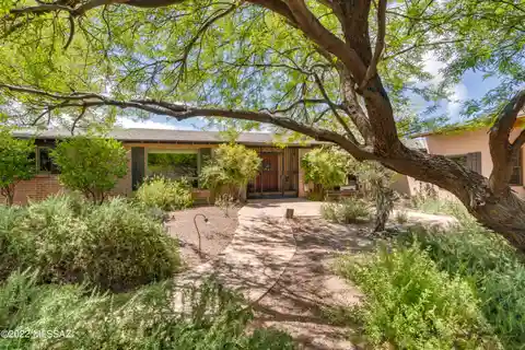 Private Hilltop with Amazing Views