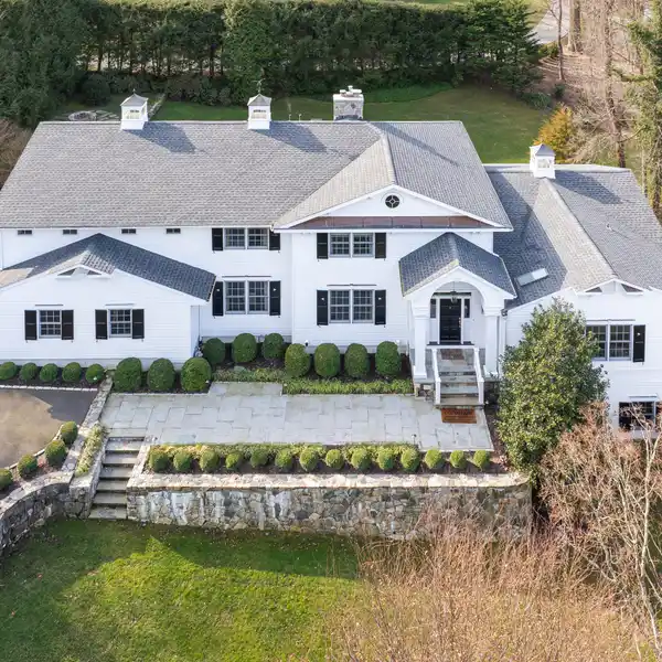 PEACEFUL HOME ON A QUIET CUL-DE-SAC
