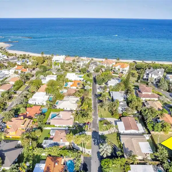 FABULOUS 4 BEDROOM / 2 BATH HOME IN PRIVATE BEACH COMMUNITY