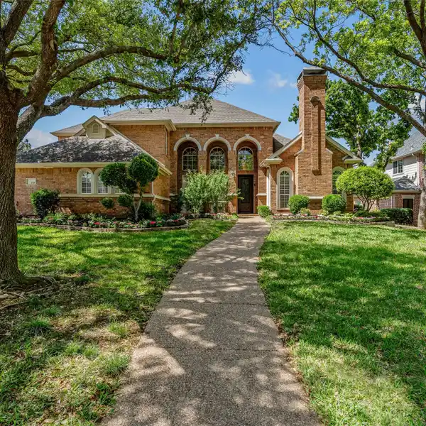 THOUGHTFULLY DESIGNED RESIDENCE ON WHITWORTH GOLF COURSE