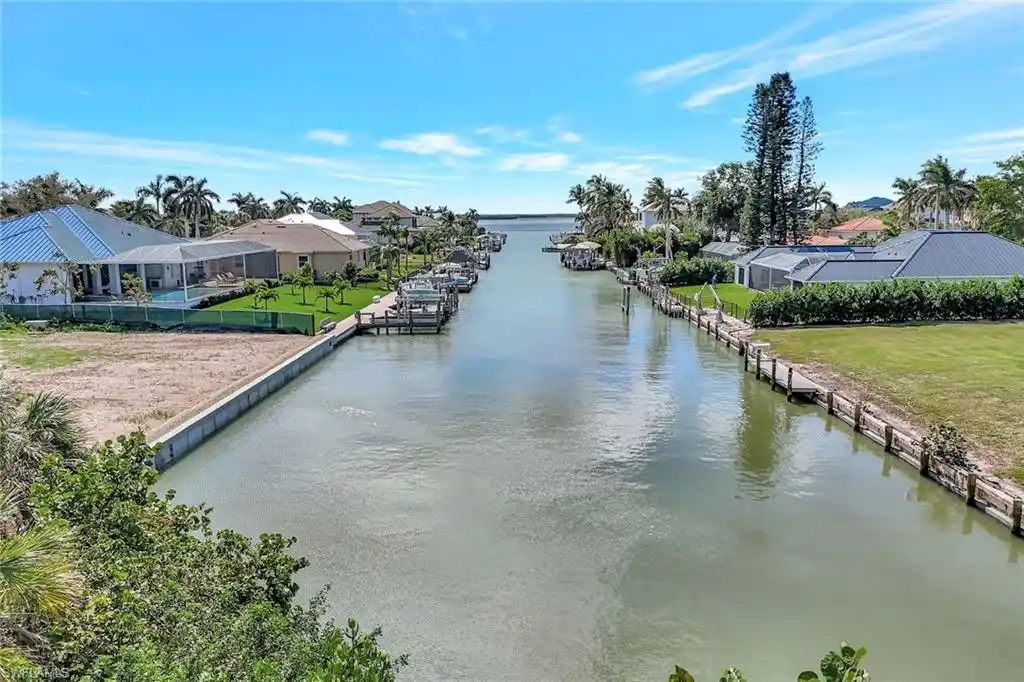 Exceptional Waterfront Lot
