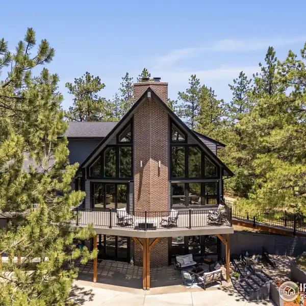 LUXURIOUS EQUESTRIAN ESTATE