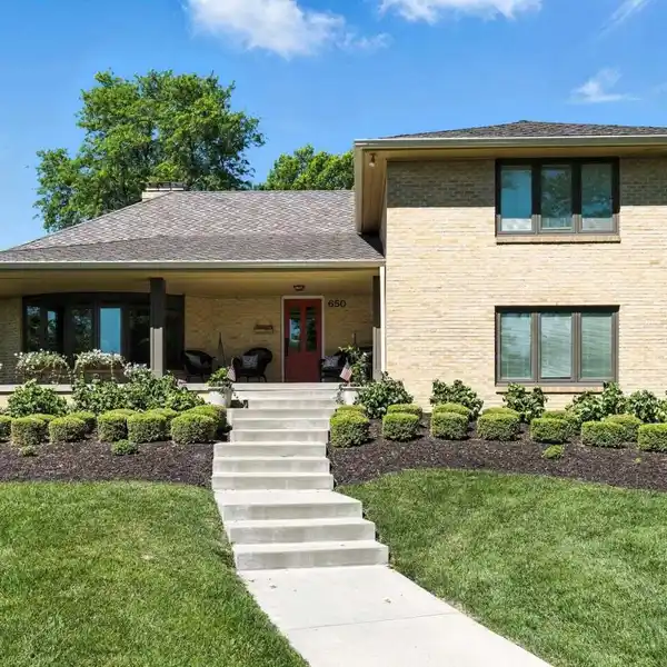 LOVELY LUSH PROPERTY