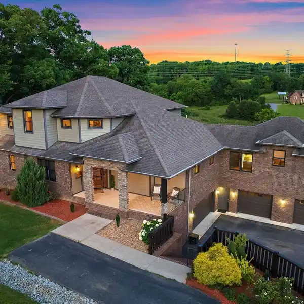 EXQUISITE ESTATE IN COVETED LAND BETWEEN THE LAKES