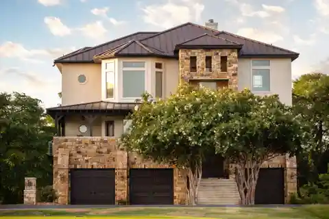 Luxury Lakefront Living at the Bandit