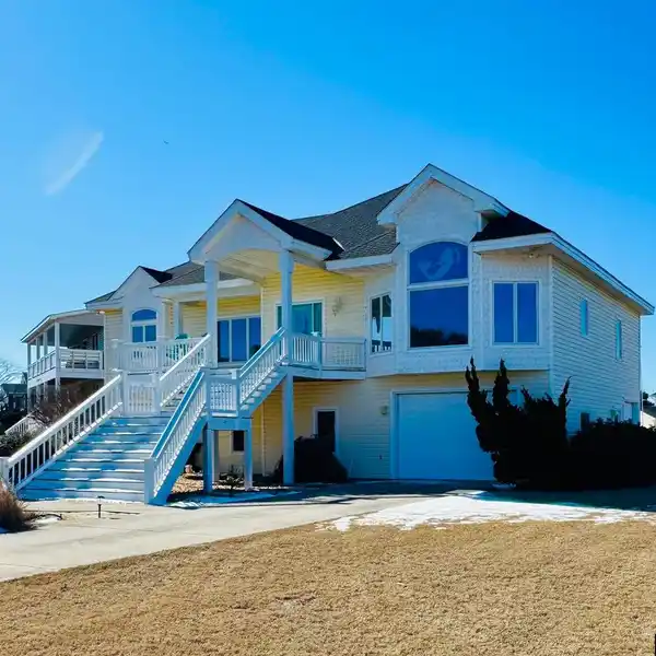 GRAND COASTAL HOME IN THE OUTER BANKS