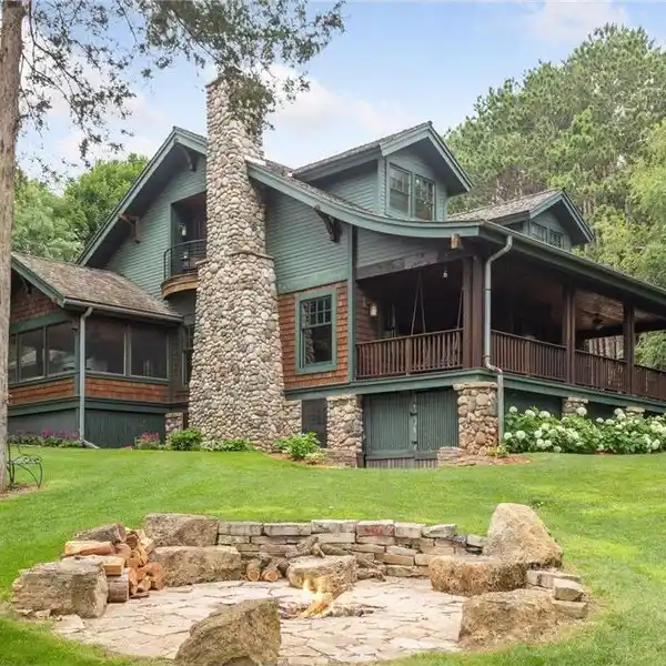 THOUGHTFULLY DESIGNED HOME WITH ONE-OF-A-KIND VIEWS