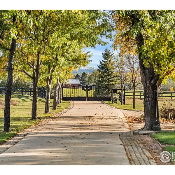 35-ACRE EQUESTRIAN ESTATE OFFERING UNPARALLELED LIFESTYLE