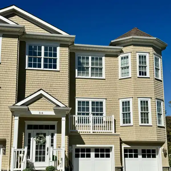 BEAUTIFULLY APPOINTED TOWNHOME WITH ELEVATOR