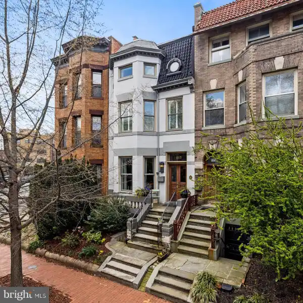 MODERN LUXURY MEETS TIMELESS VICTORIAN ELEGANCE