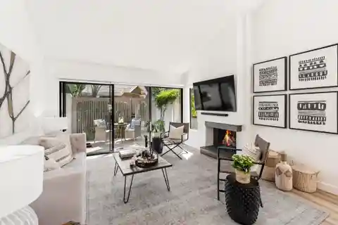 Exquisite Townhouse in Coveted Las Villas