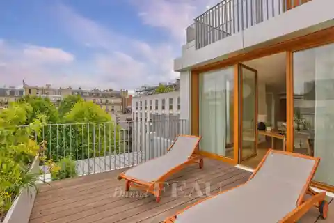 Sophisticated Newly Renovated Apartment
