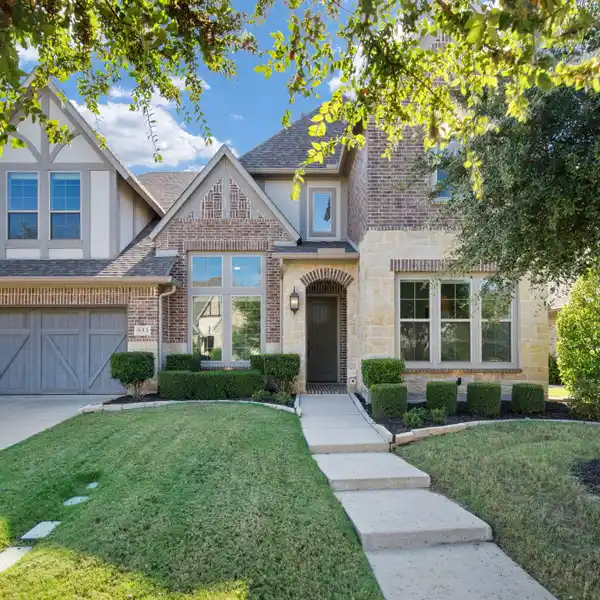 MODERN FAMILY HOME IN SOUGHT-AFTER FRISCO LOCATION