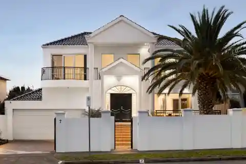 Low-Maintenance Luxury with Impressive Scale