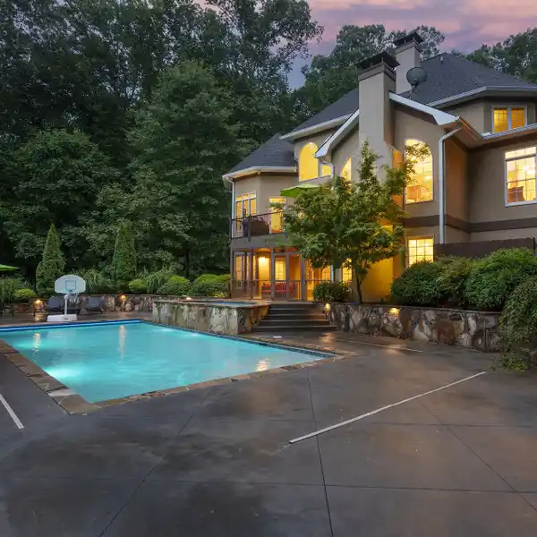 RARE 7.7-ACRE ESTATE IN A PRIVATE COMMUNITY