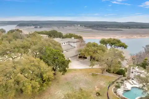 Peninsula Villa with Panoramic Lake Views