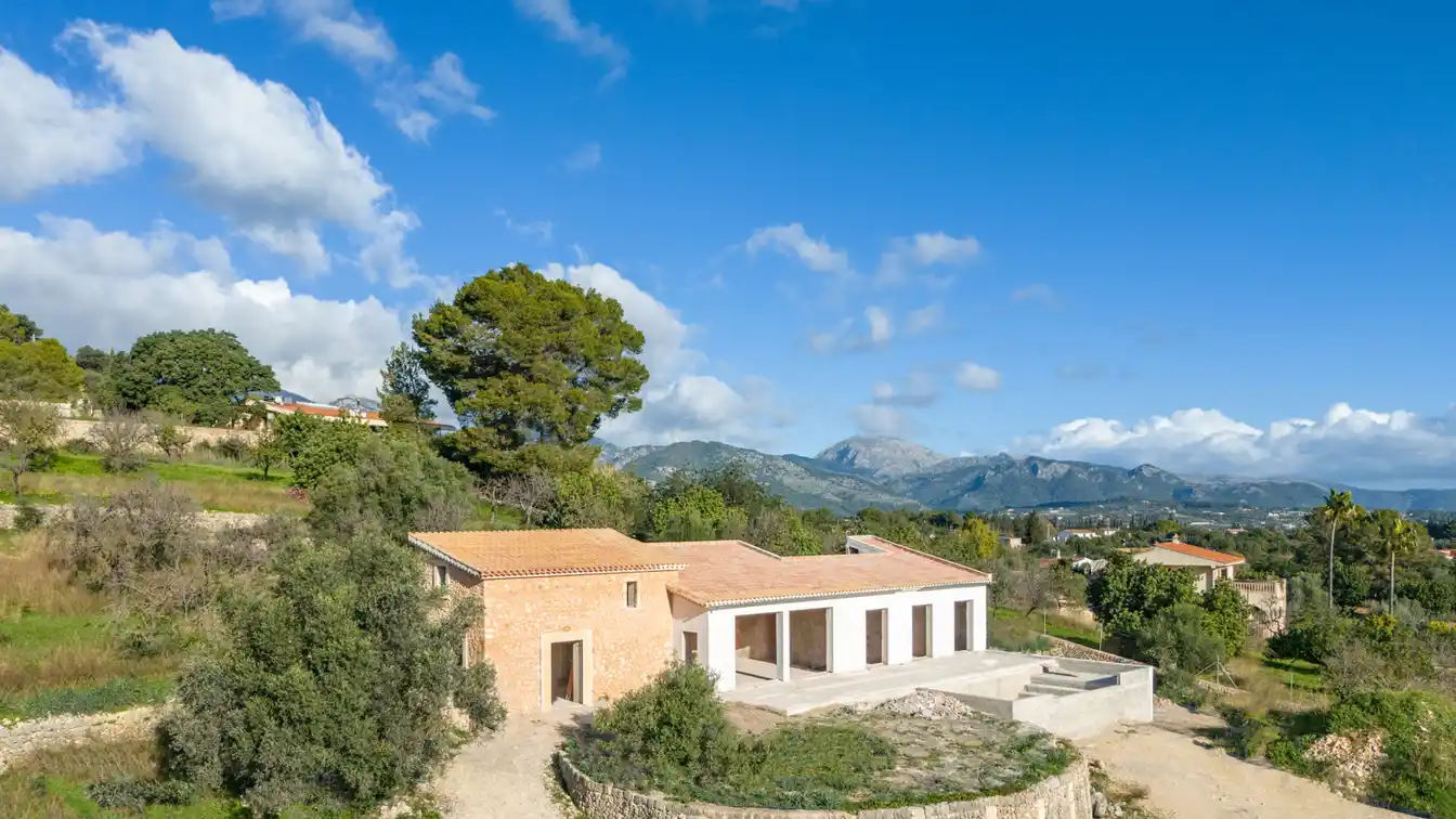 Finca with Far-reaching Views and All Amenities