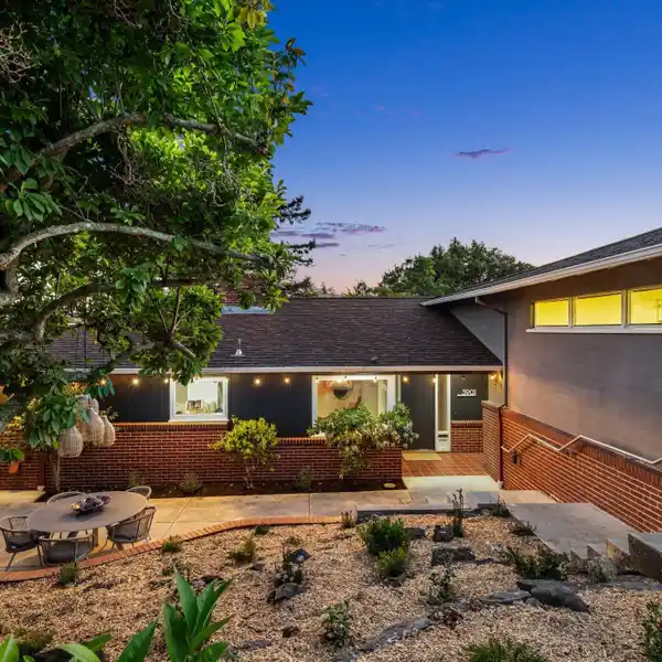 EFFORTLESS SINGLE-LEVEL LIVING