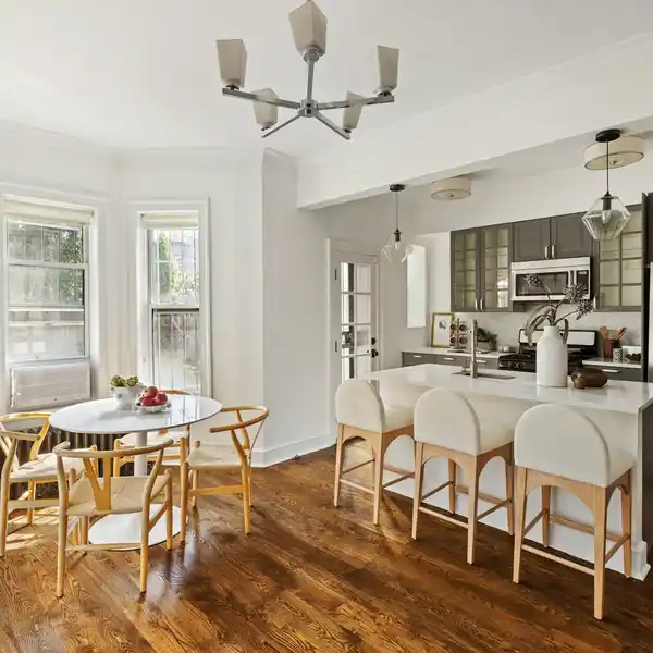 IMPRESSIVELY SCALED AND SUN-DRENCHED HOME