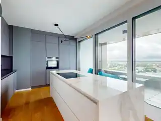 High-Quality Apartment with Designer Furnishings and Fascinating Distant Views on the 17th Floor