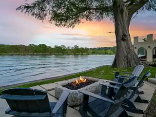 Gracious Estate on Lake Austin