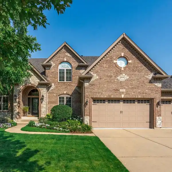ELEGANT KINLOCH HOME WITH STUNNING CRAFTSMANSHIP