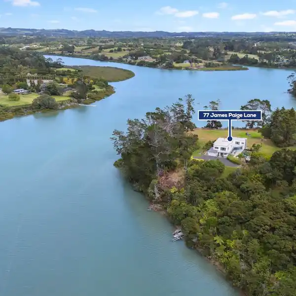 CAPTIVATING WATERFRONT RETREAT