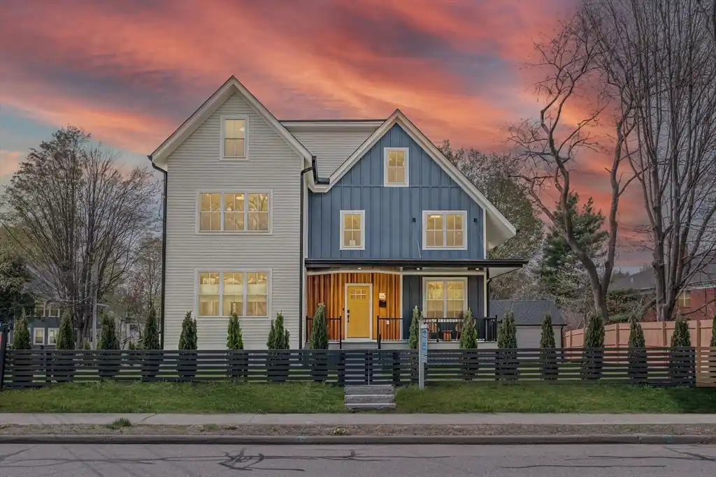 Bright and Beautiful Modern Farmhouse