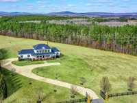 STATELY FARMHOUSE AT THE FARMS OF TURKEY RUN