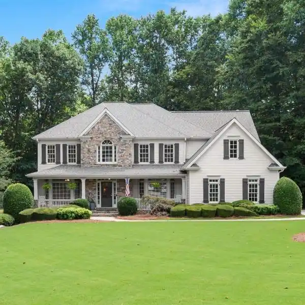 BEAUTIFUL PROPERTY IN DESIRABLE TAYLOR GLEN
